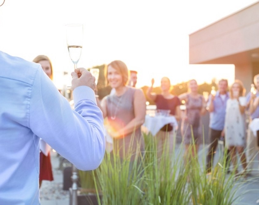 Mitarbeiterveranstaltungen Events Corde Concepts Rede Toast Draußen